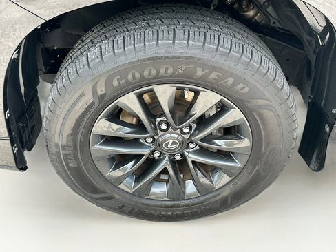 Used 2020 Lexus GX 460 Premium w/ Premium Package image 34