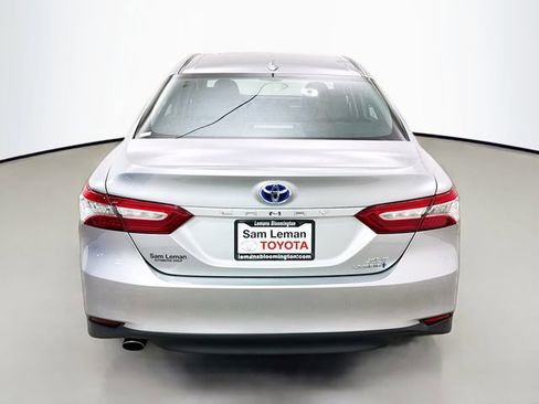 Used 2020 Toyota Camry XLE image 6