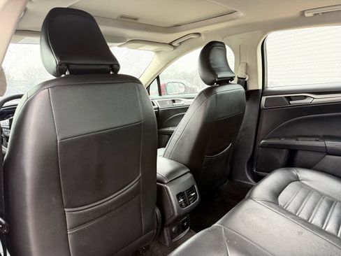 Used 2018 Ford Fusion SE image 18