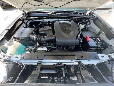 Used 2022 Toyota Tacoma TRD Sport AWD/4WD image 10