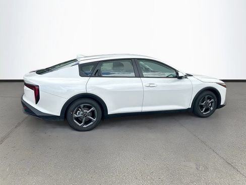 New 2026 Kia K4 FWD image 8