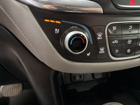 Used 2018 Chevrolet Equinox Premier image 29