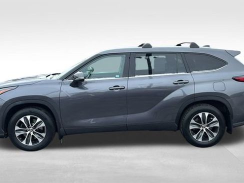 Used 2022 Toyota Highlander XLE image 4