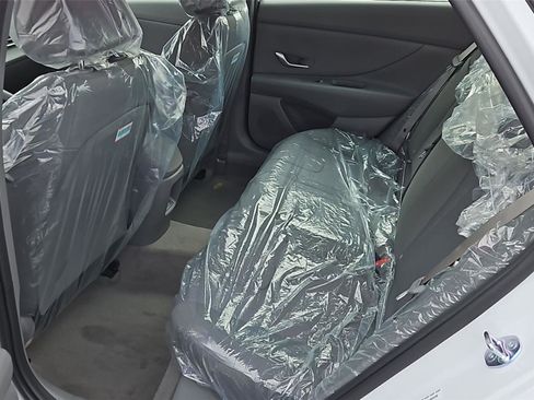 New 2025 Hyundai Elantra SE image 11