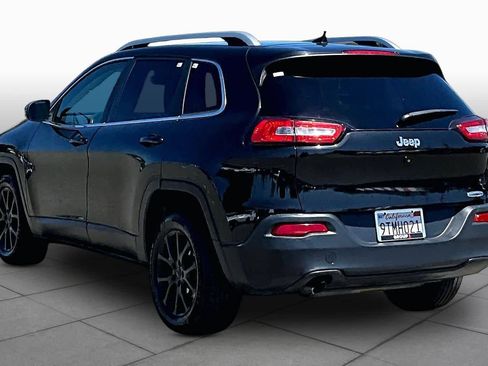 Used 2016 Jeep Cherokee Latitude FWD image 11