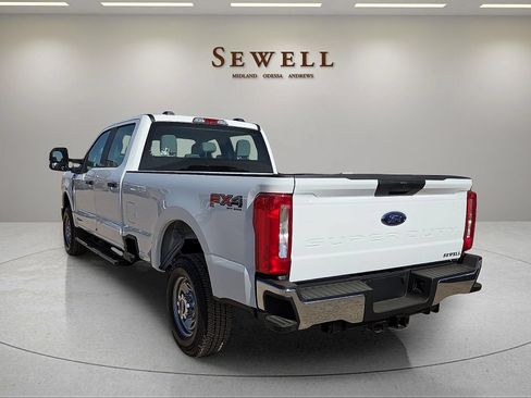 New 2026 Ford F250 XL w/ FX4 Off-Road Package AWD/4WD image 3