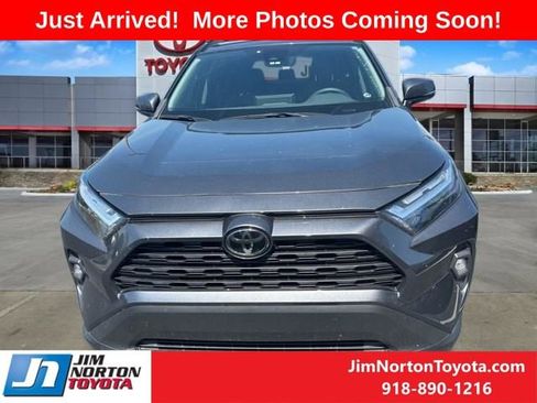 Used 2023 Toyota RAV4 XLE Premium image 2