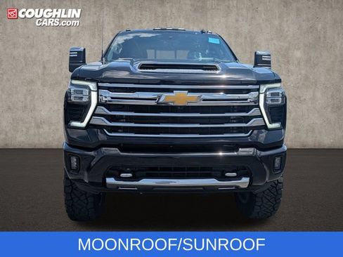 Used 2024 Chevrolet Silverado 2500 High Country w/ Technology Package AWD/4WD image 3