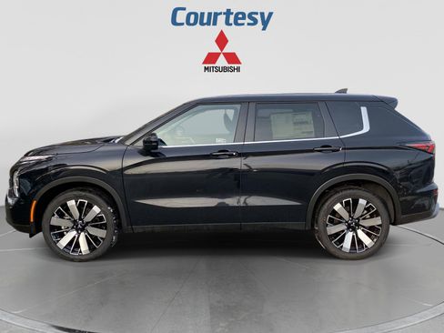 New 2026 Mitsubishi Outlander SE AWD/4WD image 2