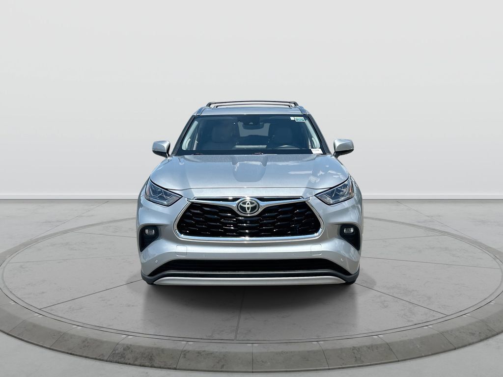 Used 2021 Toyota Highlander Platinum FWD image 3