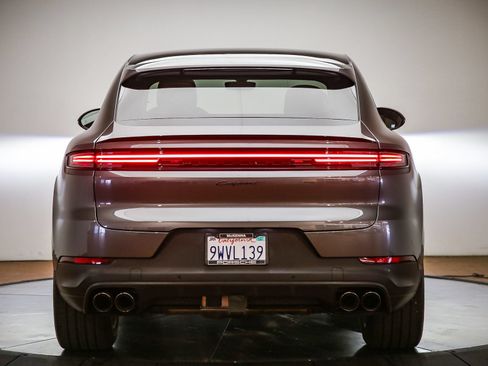 Certified 2025 Porsche Cayenne Coupe AWD/4WD image 6
