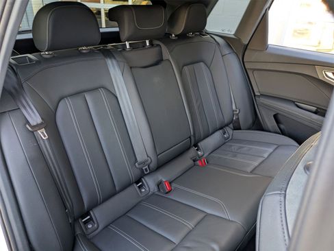 Used 2023 Audi Q4 e-tron Prestige image 29