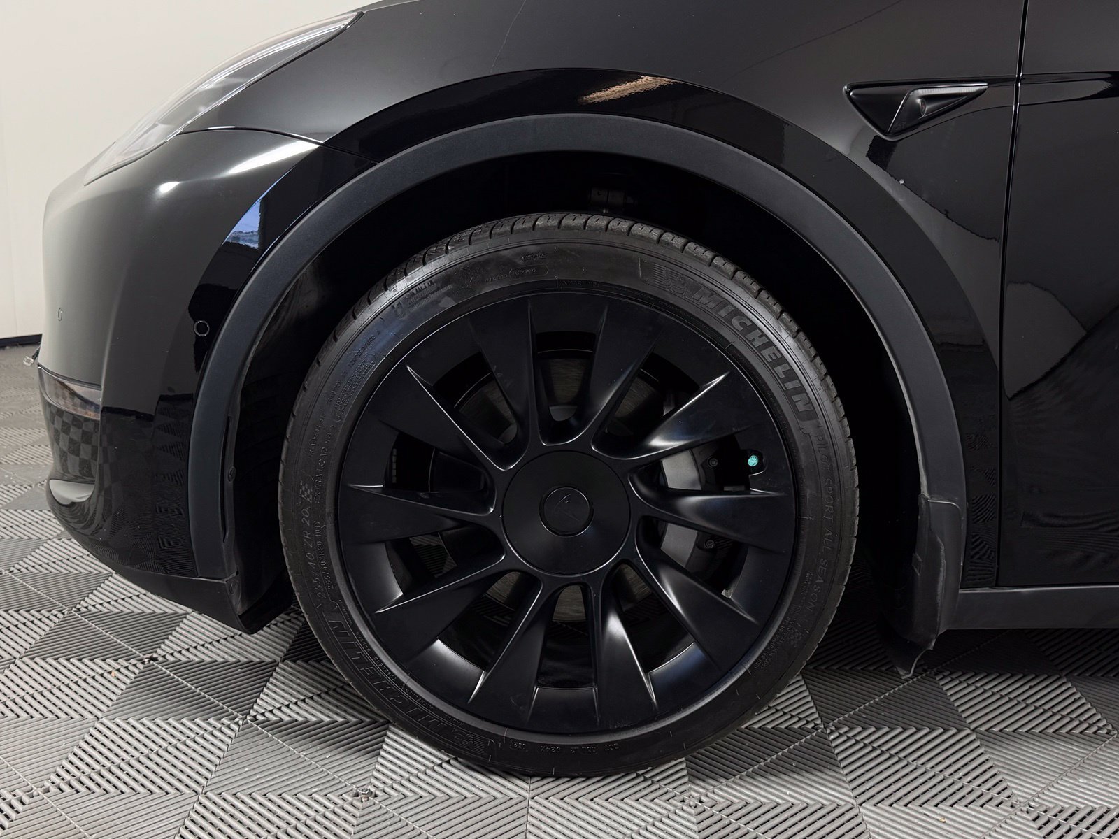 Used 2022 Tesla Model Y Long Range AWD/4WD image 5