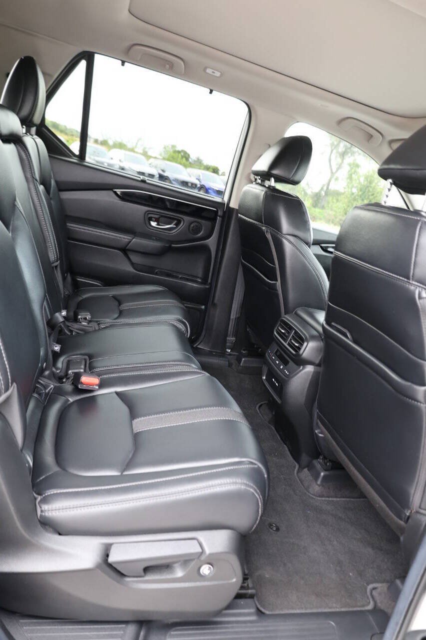 Used 2025 Honda Pilot Touring image 16