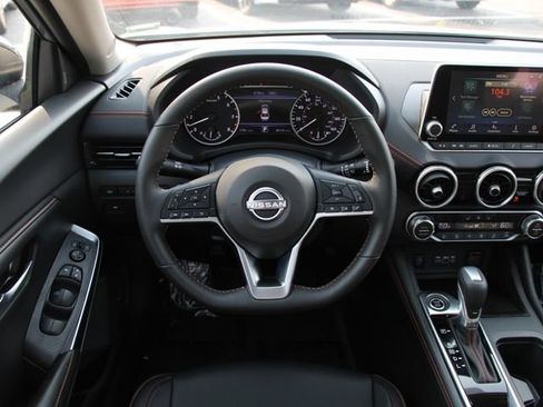Used 2025 Nissan Sentra SR w/ SR Premium Package FWD image 16