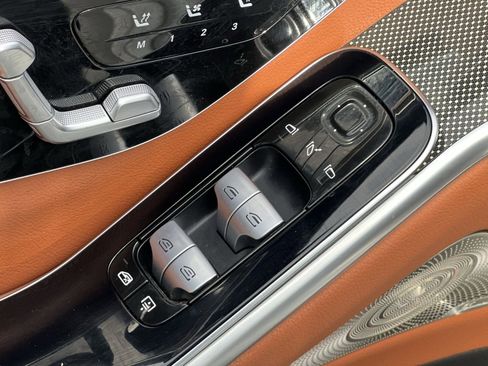Used 2022 Mercedes-Benz S 500 4MATIC w/ AMG Line Package image 19