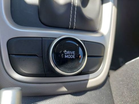 Used 2025 Hyundai Venue SEL FWD image 24