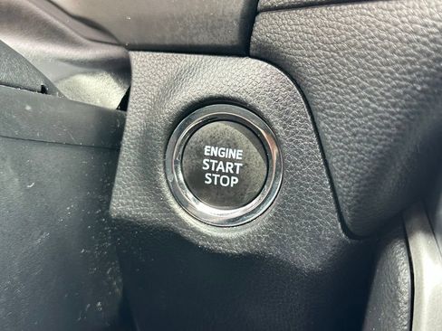 Used 2022 Toyota RAV4 XLE AWD/4WD image 29