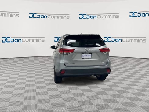 Used 2018 Toyota Highlander XLE AWD/4WD image 7
