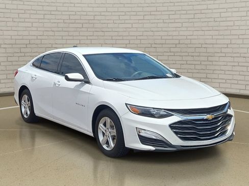 Used 2020 Chevrolet Malibu LS w/ Driver Confidence Package II FWD image 3