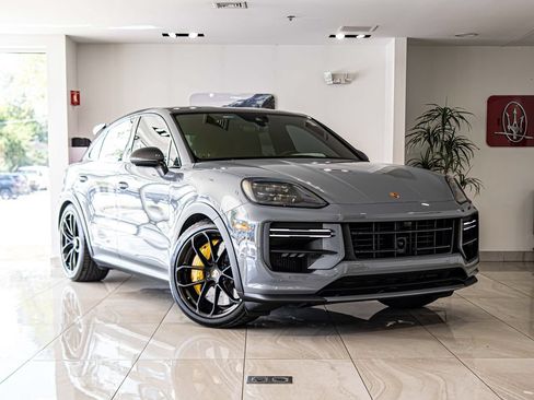 Used 2024 Porsche Cayenne Turbo GT AWD/4WD image 5