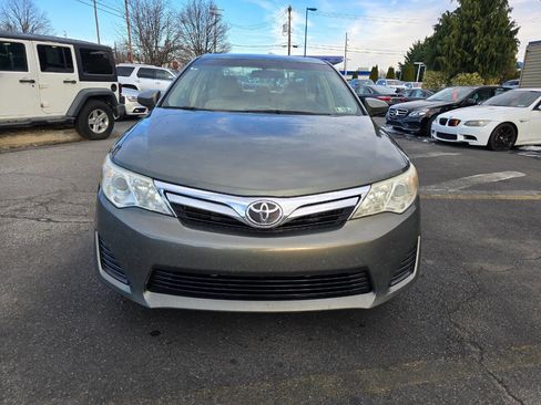 Used 2013 Toyota Camry LE image 8