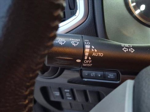 Used 2020 Nissan Titan SV w/ SV Convenience Package AWD/4WD image 16