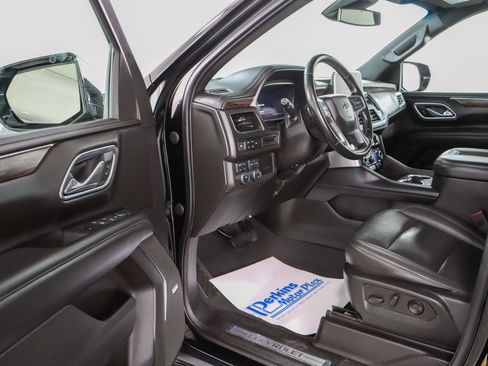 Used 2023 Chevrolet Tahoe Z71 image 3