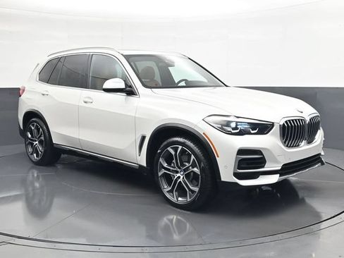 Used 2023 BMW X5 sDrive40i w/ Climate Comfort Package RWD image 2