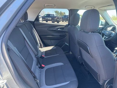 Used 2024 Chevrolet TrailBlazer LT w/ LT Cold Weather Package FWD image 18
