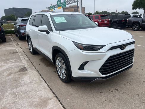 Used 2025 Toyota Grand Highlander AWD image 6