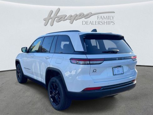 New 2025 Jeep Grand Cherokee Altitude image 15