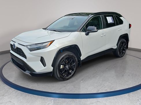 Used 2024 Toyota RAV4 XSE w/ Weather Package AWD/4WD image 1