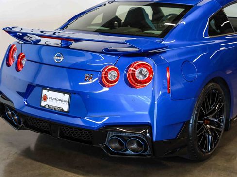 Used 2024 Nissan GT-R w/ Floor Mat Package AWD/4WD image 22