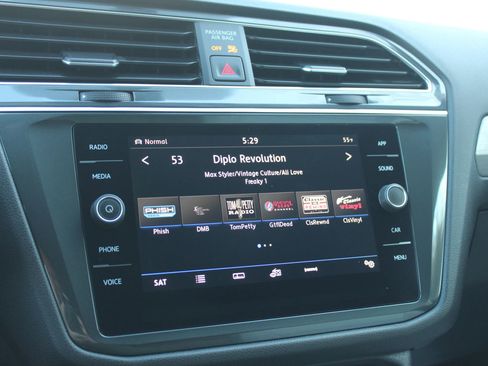Used 2019 Volkswagen Tiguan SE AWD/4WD image 30