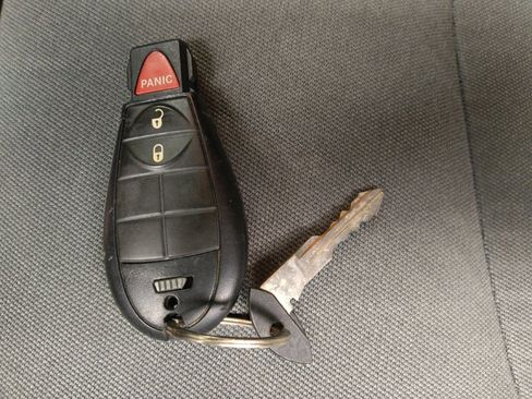 Used 2022 RAM 1500 Classic SLT RWD image 32