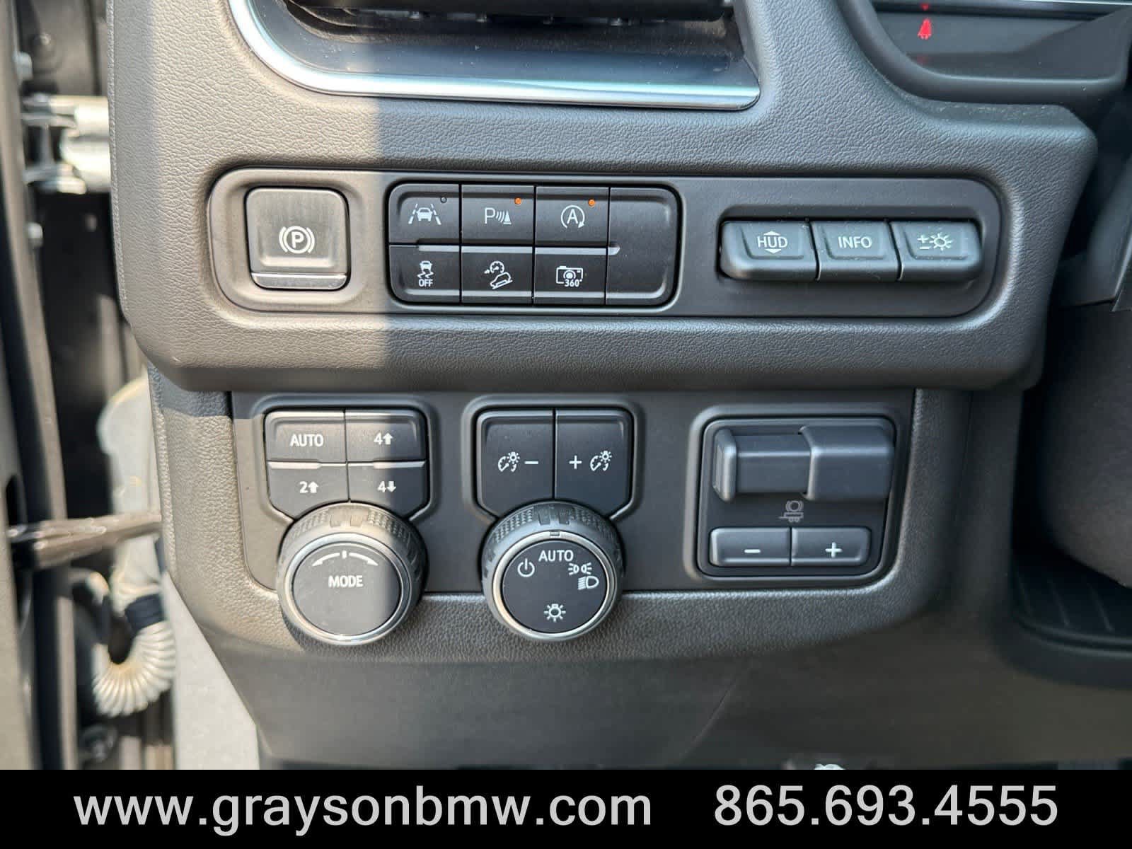 Used 2024 Chevrolet Suburban High Country w/ Premium Package AWD/4WD image 31