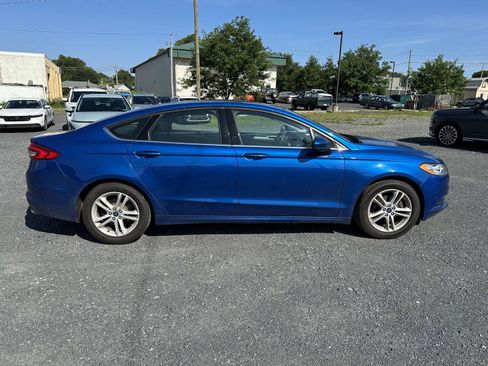 Used 2018 Ford Fusion SE w/ Fusion SE Technology Package FWD image 9