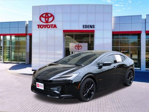 Used 2025 Toyota Prius AWD image 10