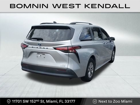 Used 2021 Toyota Sienna XLE image 7