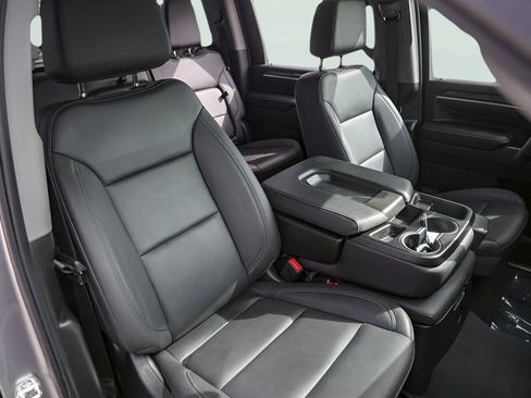 Used 2025 Chevrolet Silverado 2500 LTZ AWD/4WD image 32