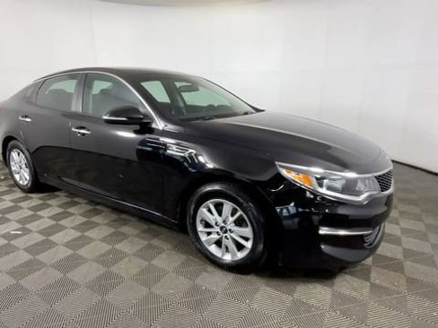 Used 2017 Kia Optima LX FWD image 2