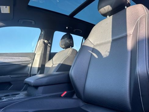 Used 2020 Volkswagen Atlas Cross Sport SE w/ Panoramic Sunroof Package FWD image 39