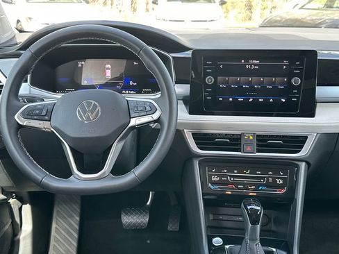 Used 2025 Volkswagen Taos SE image 13
