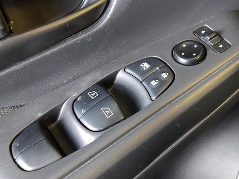 Used 2021 Nissan Kicks S FWD image 27