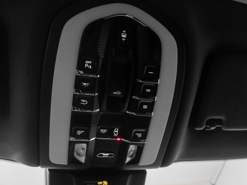 Used 2025 Porsche Macan image 35