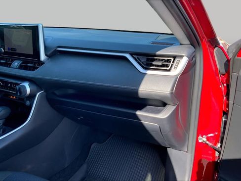 Certified 2025 Toyota RAV4 LE AWD/4WD image 18