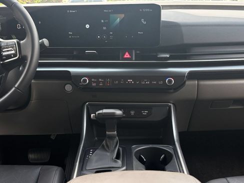 Used 2026 Kia Carnival FWD image 14