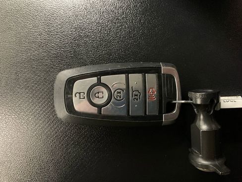 Used 2024 Ford Edge Titanium image 29