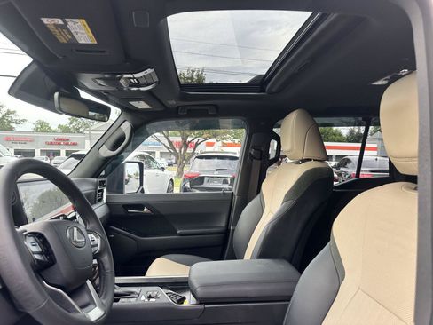 Used 2025 Lexus GX 550 AWD/4WD image 39